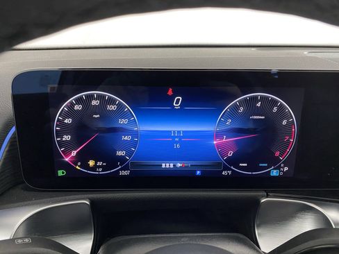 Used 2025 Mercedes-Benz GLB 250 4MATIC image 19