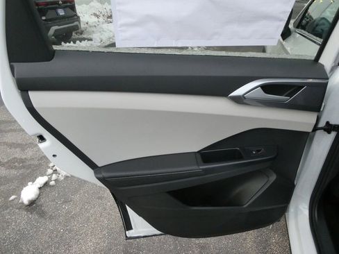 New 2026 Volkswagen Taos SEL image 12