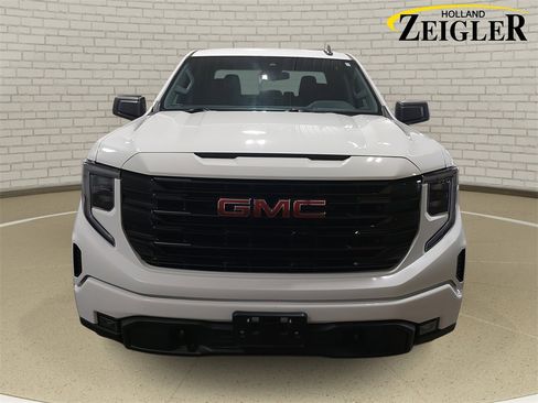 Used 2022 GMC Sierra 1500 Elevation image 2