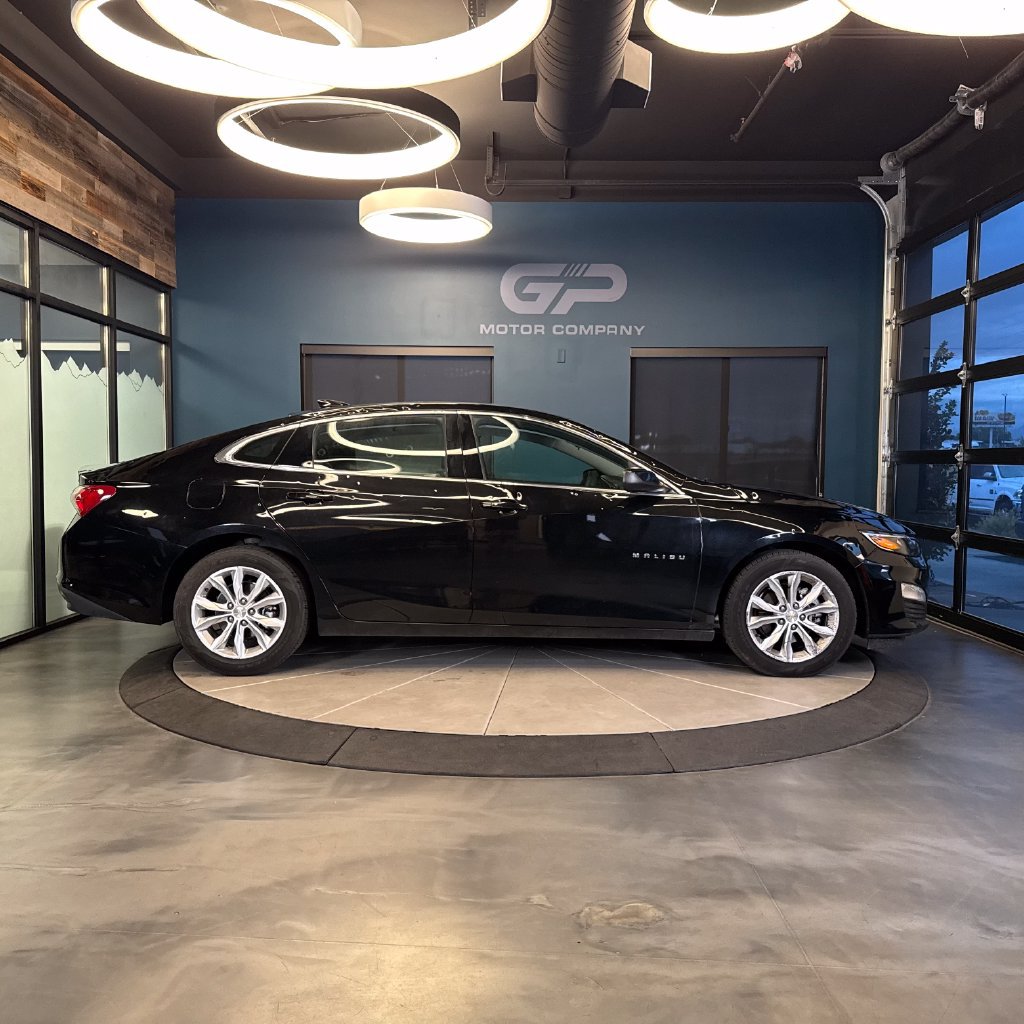 Used 2022 Chevrolet Malibu LT FWD image 2
