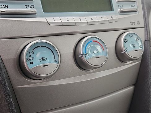 Used 2009 Toyota Camry LE image 15