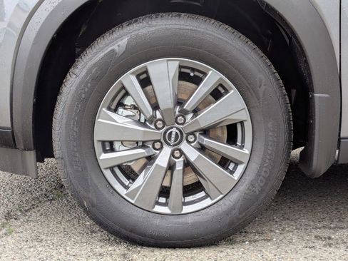 New 2025 Nissan Pathfinder S image 9