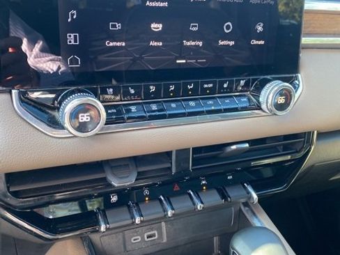 Used 2024 GMC Canyon Denali image 34