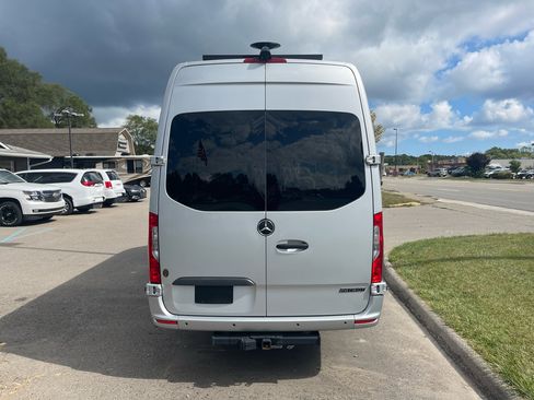 Used 2021 Mercedes-Benz Sprinter 3500 image 6