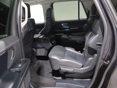 Used 2025 Ford Expedition Max Platinum AWD/4WD image 18