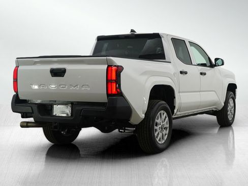 Used 2025 Toyota Tacoma SR image 5
