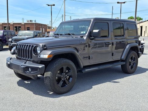 Used 2021 Jeep Wrangler Unlimited Sahara AWD/4WD image 3