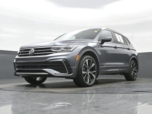Used 2024 Volkswagen Tiguan SEL R-Line AWD/4WD image 31