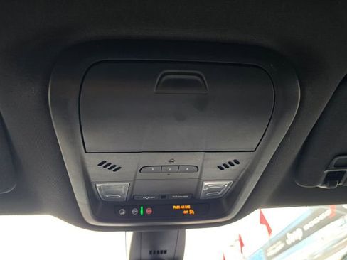 Used 2024 Buick Enclave Premium image 17