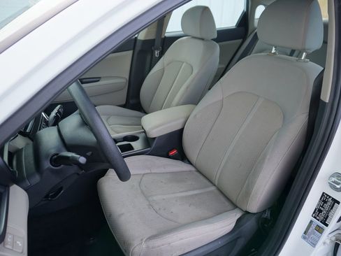 Used 2017 Kia Optima LX w/ Convenience Package image 10