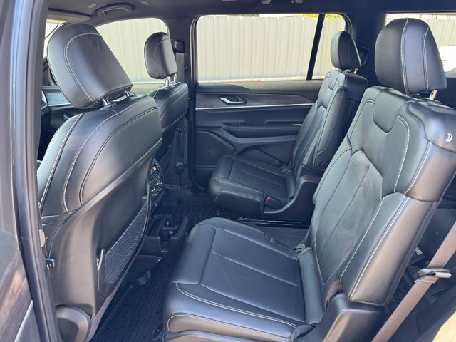 Used 2025 Jeep Grand Cherokee L Limited w/ Black Appearance Package AWD/4WD image 13