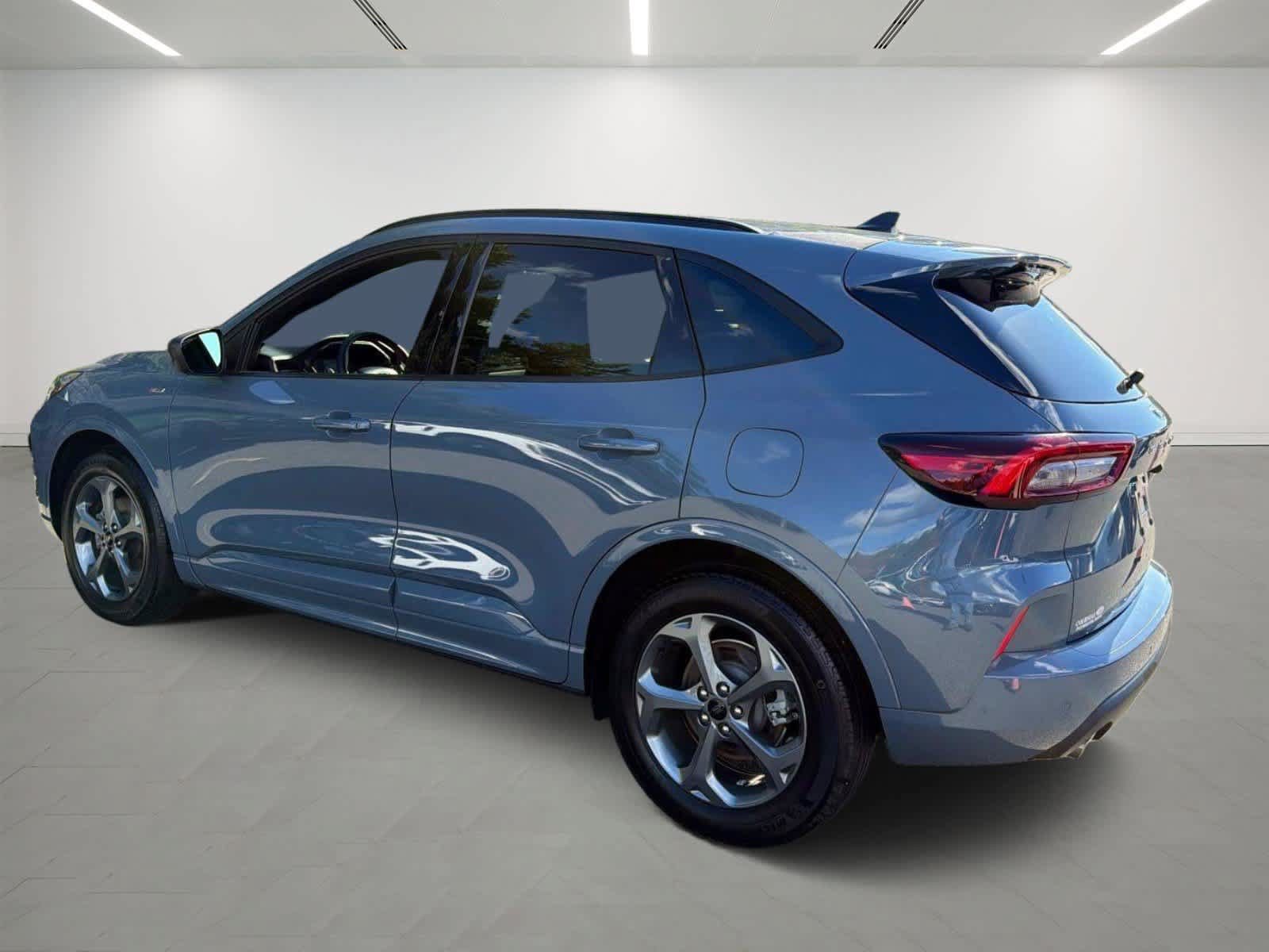 Used 2024 Ford Escape ST-Line w/ Tech Pack #1 FWD image 3