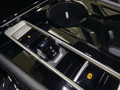 Used 2024 Volkswagen Atlas Cross Sport SE w/ Black Wheel Package image 21