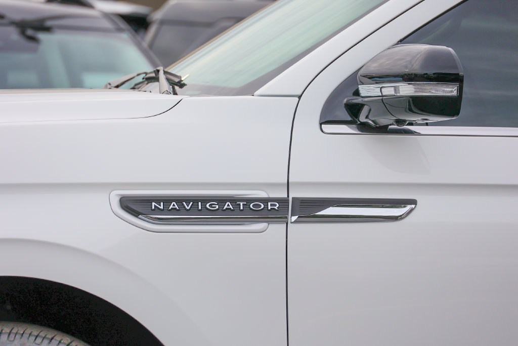 Used 2024 Lincoln Navigator Premiere AWD/4WD image 22