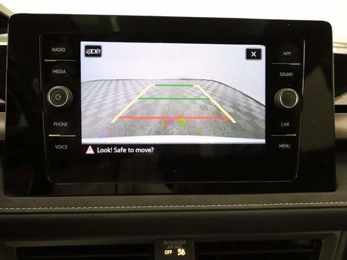 Used 2025 Volkswagen Taos SE FWD image 9