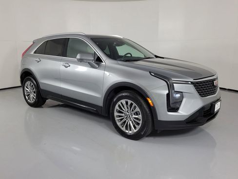 Used 2025 Cadillac XT4 Premium Luxury FWD image 1