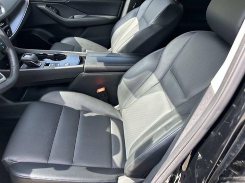 Certified 2023 Nissan Rogue SV w/ SV Premium B Package FWD image 17