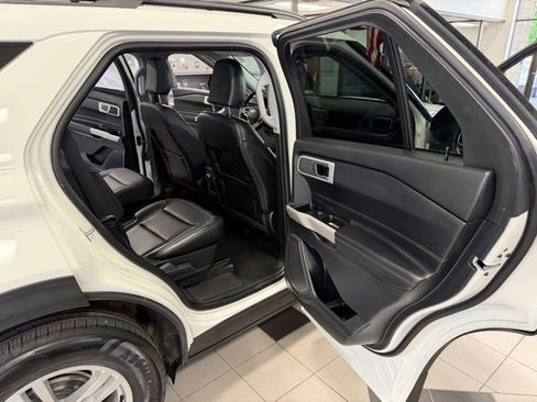 Used 2022 Ford Explorer XLT w/ Equipment Group 202A AWD/4WD image 25