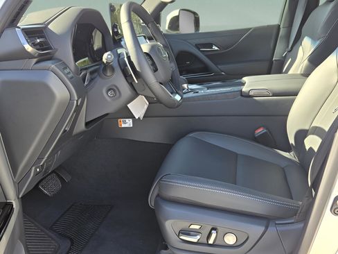 New 2026 Lexus LX 700h Luxury image 4