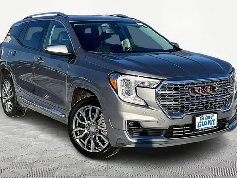 Used 2024 GMC Terrain Denali image 3