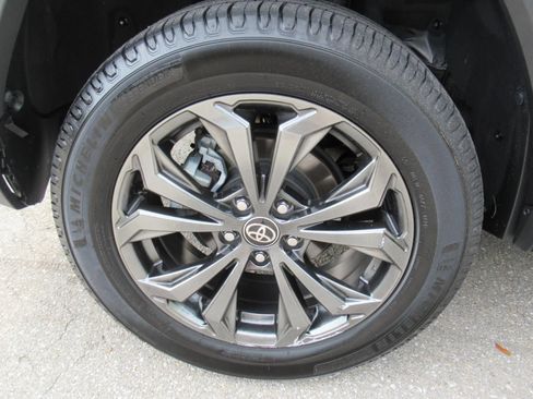 Used 2022 Toyota RAV4 XLE Premium AWD/4WD image 8