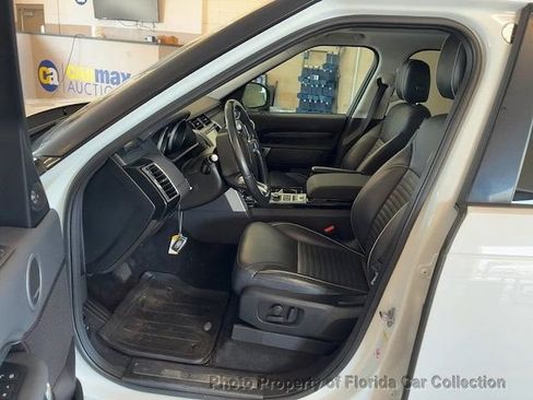 Used 2017 Land Rover Discovery HSE AWD/4WD image 9