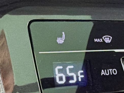 Certified 2023 Volkswagen Tiguan SE R-Line FWD image 19