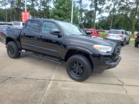 Used 2023 Toyota Tacoma SR AWD/4WD image 9