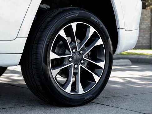 Used 2022 Jeep Grand Cherokee Overland w/ Luxury Tech Group IV image 70