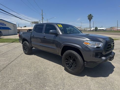 Used 2022 Toyota Tacoma SR5 image 3