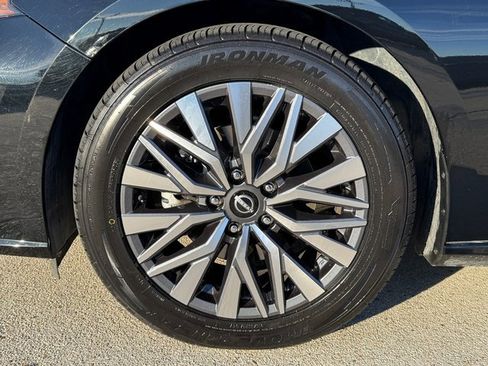 Used 2023 Nissan Altima 2.5 SV image 13