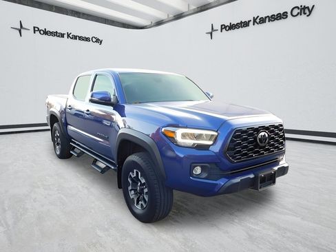 Used 2023 Toyota Tacoma TRD Off-Road image 2