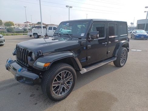 Used 2022 Jeep Wrangler Unlimited Sahara image 1