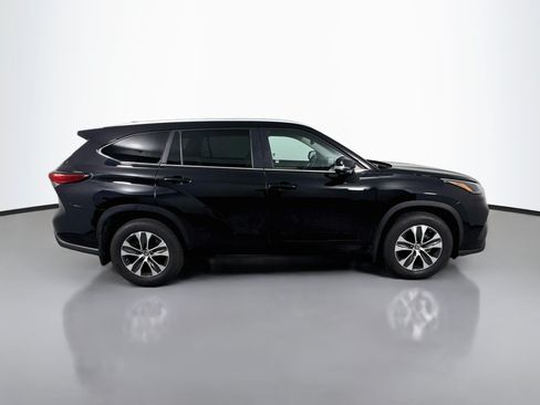Used 2023 Toyota Highlander XLE AWD/4WD image 8