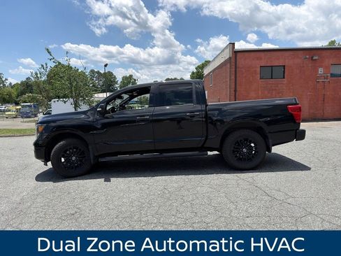 Used 2018 Nissan Titan SV w/ SV Convenience Package AWD/4WD image 6