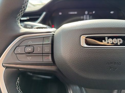 New 2025 Jeep Grand Cherokee 4WD image 18