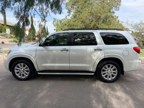 Used 2016 Toyota Sequoia Platinum RWD image 2