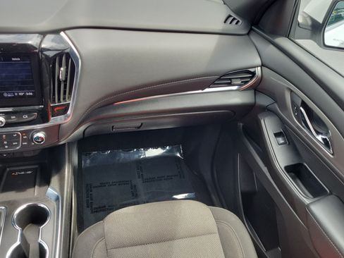 Used 2023 Chevrolet Traverse LT FWD image 16