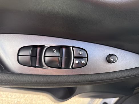 Used 2023 Nissan Leaf S image 18