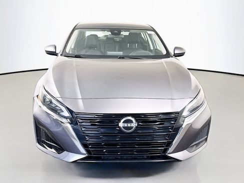 Used 2023 Nissan Altima 2.5 SV image 2