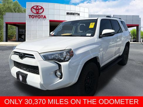 Used 2020 Toyota 4Runner SR5 Premium w/ Moonroof Package AWD/4WD image 3
