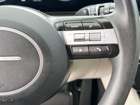 Used 2025 Hyundai Tucson SE image 25