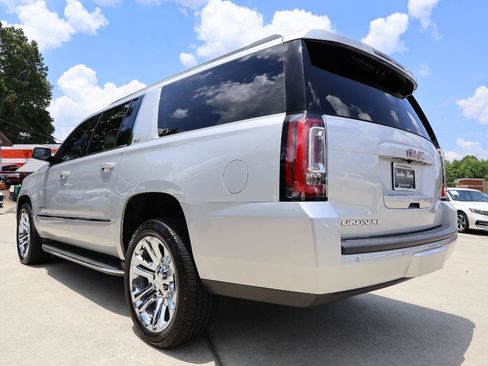 Used 2016 GMC Yukon XL SLT w/ Premium Edition RWD image 4