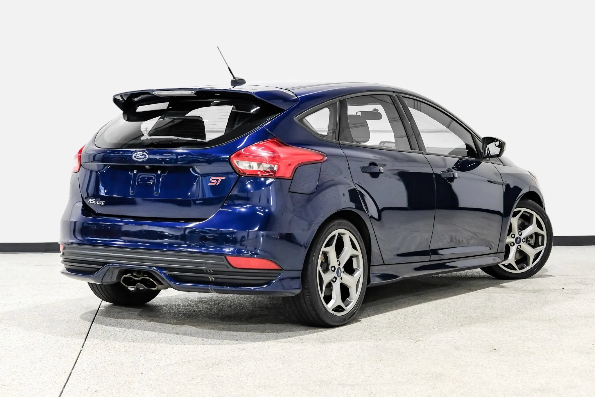 Used 2017 Ford Focus ST FWD image 6