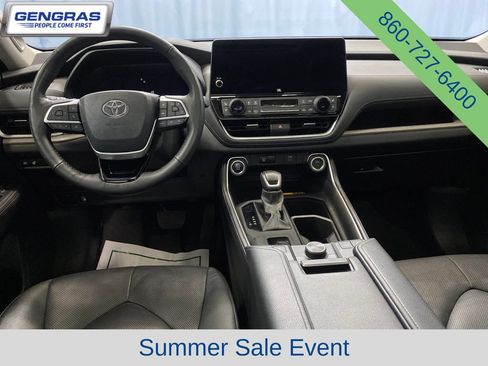 Used 2024 Toyota Grand Highlander AWD image 30