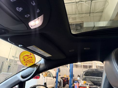 Used 2025 Chrysler Pacifica Limited FWD image 14