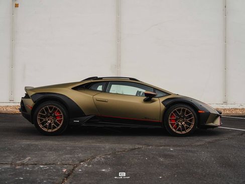 Used 2024 Lamborghini Huracan Sterrato image 9
