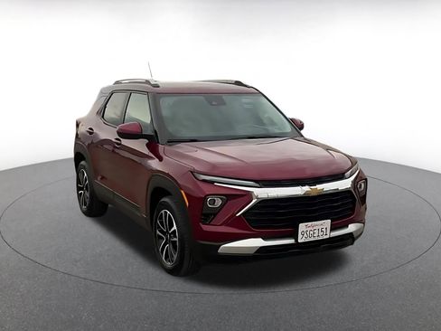 Used 2025 Chevrolet TrailBlazer LT image 3