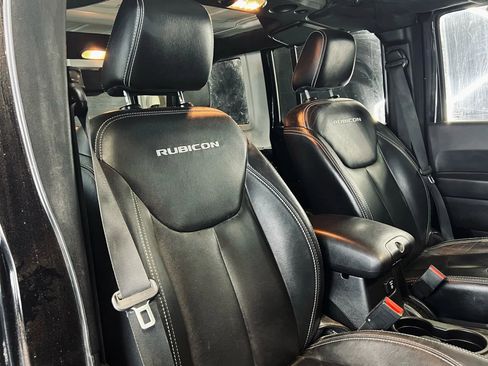 Used 2015 Jeep Wrangler Unlimited Rubicon w/ Max Tow Package image 9