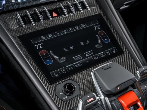 Used 2024 Lamborghini Urus Performante AWD/4WD image 28